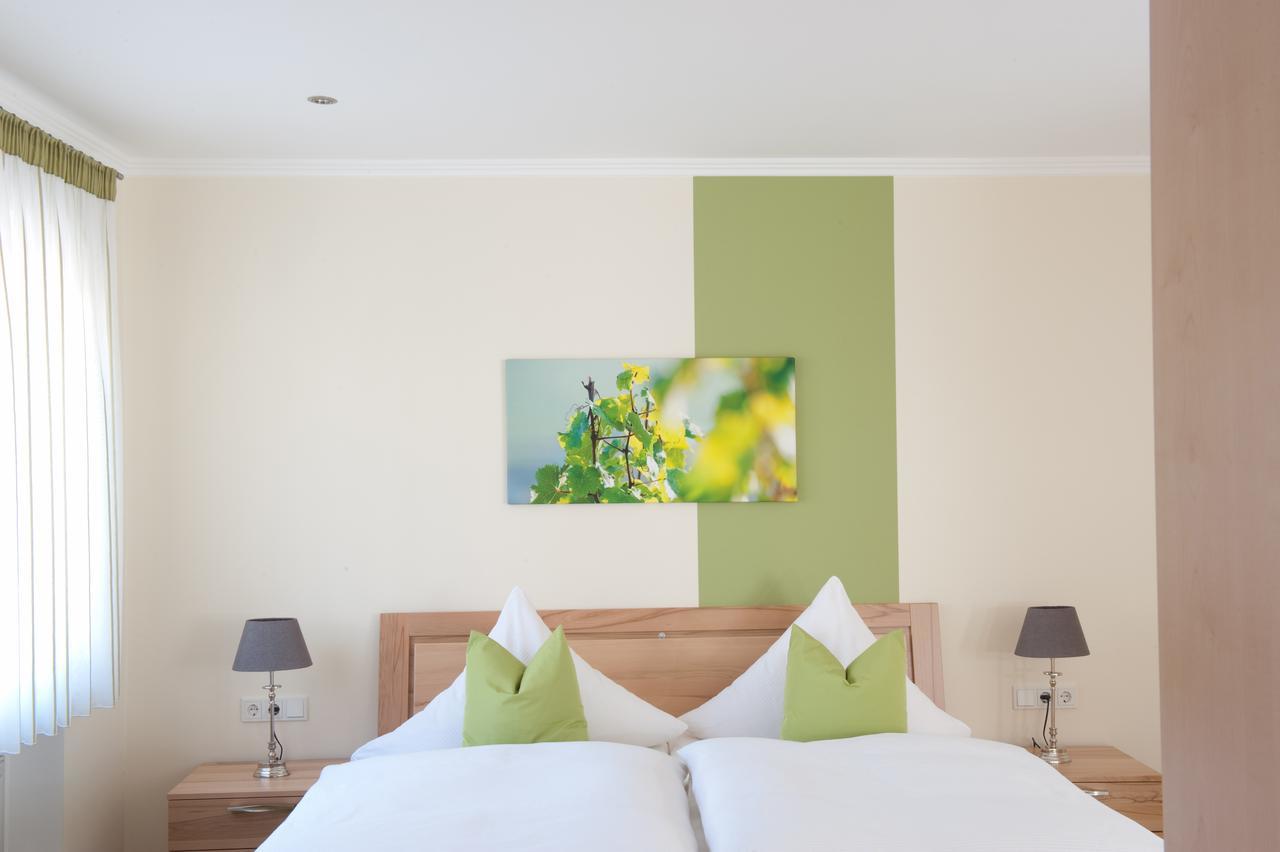 Weingut Hees - Landgasthof Zum Jaeger Aus Kurpfalz Auen Kamer foto