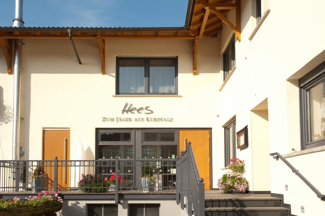 Weingut Hees - Landgasthof Zum Jaeger Aus Kurpfalz Auen Buitenkant foto