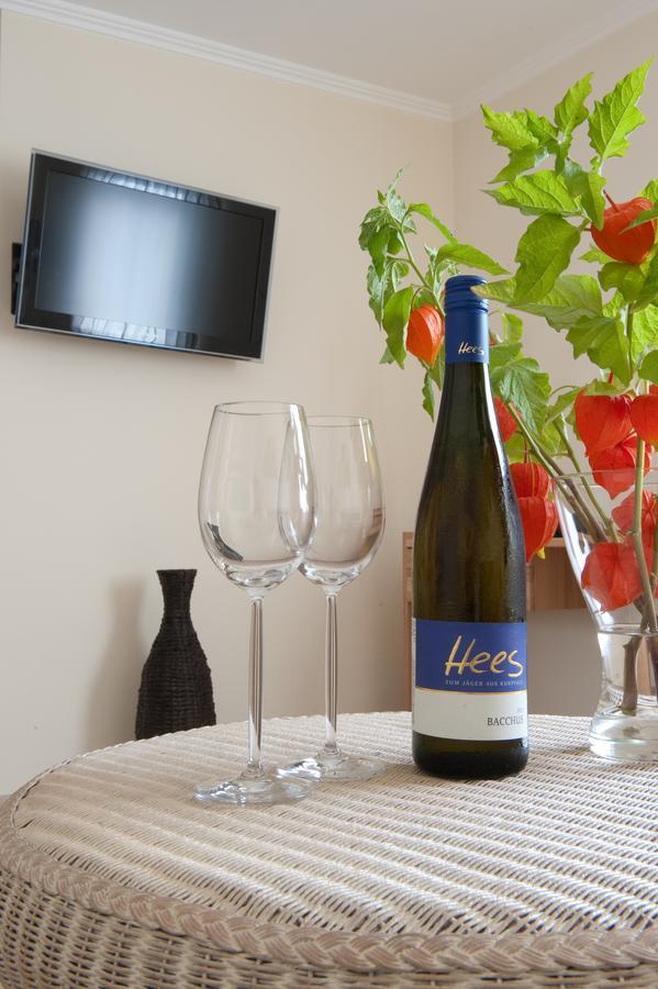 Weingut Hees - Landgasthof Zum Jaeger Aus Kurpfalz Auen Kamer foto
